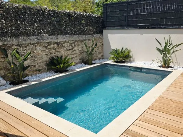 Maison moderne RE2020 avec piscine et prestations haut de gamme 