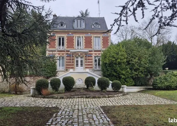 Maison 8 pièces 198 m² 