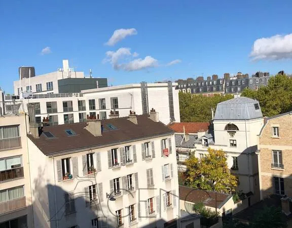 PARIS XIV - STUDIO MEUBLE 