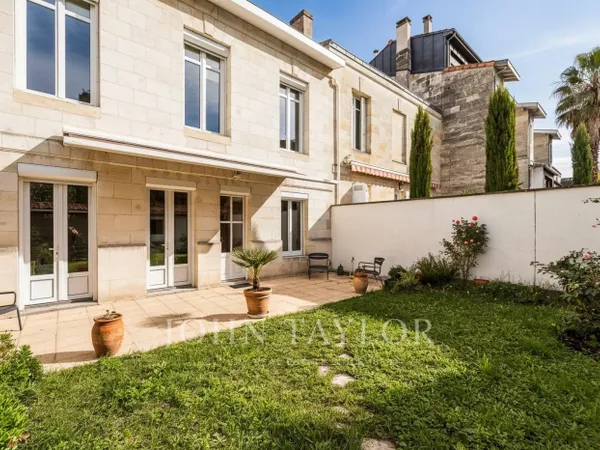 MAISON DE FAMILLE I 3 CHAMBRES I JARDIN I DEPENDANCE I CENTRE-VI 