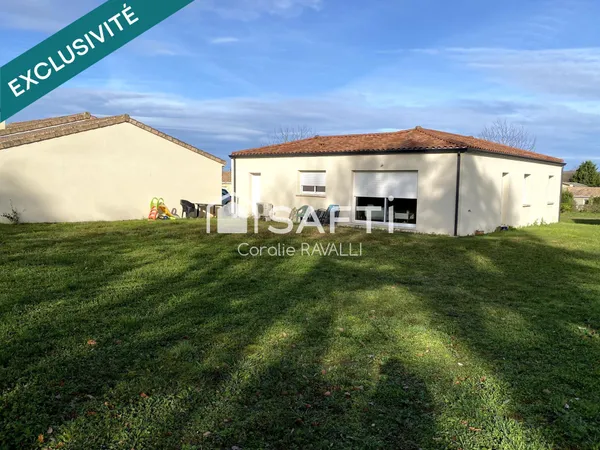 Maison récente en forme de L, luminosité, chauffage au sol et économies d'énergie 