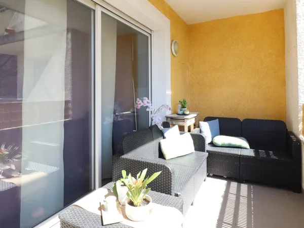 A louer appartement 2 pièces avec terrasse et place de parking 