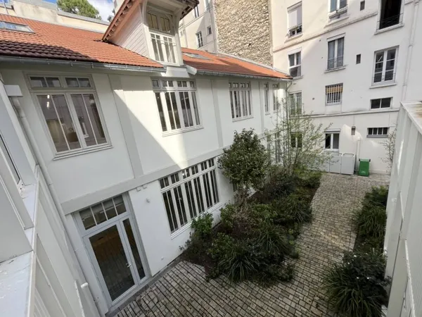 Bureaux 702 m²