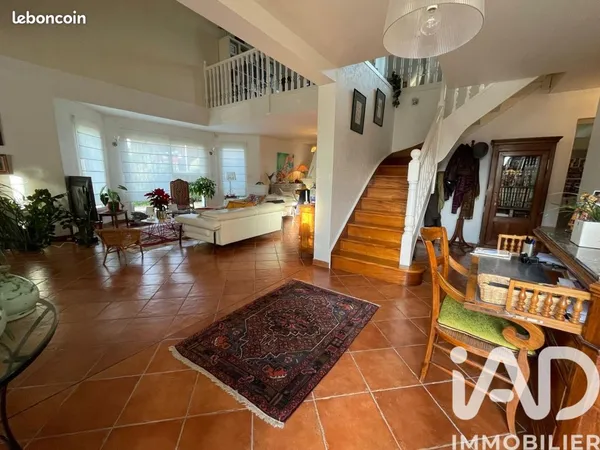 Propriété 8 pièces 245 m² 