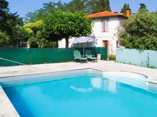 Maison bourgeoise 19 pièces 180 m² 