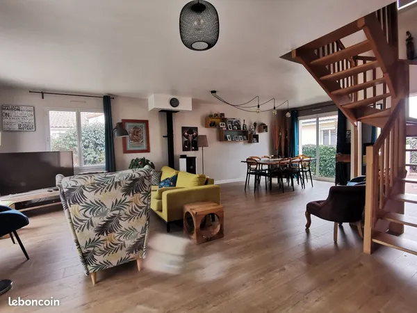 Maison bourg de St PAZANNE 4 CH + BUREAU 