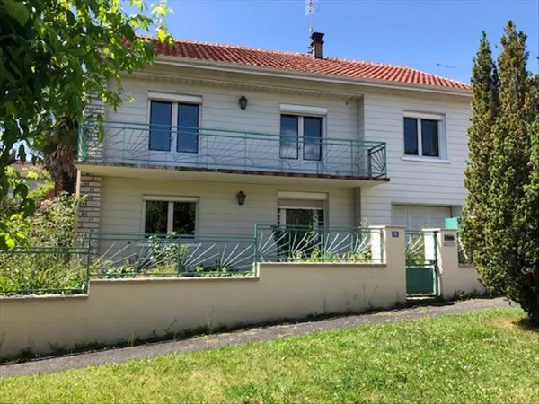 Maison de bourg de 6 pièces principales 