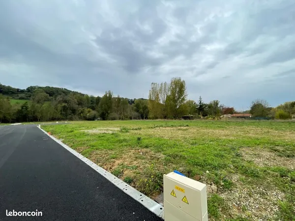 Terrain 739 m² Saint Caprais De Lerm 