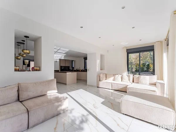 Villeurbanne : l'art de vivre dans une réalisation contemporaine de 170 m² 