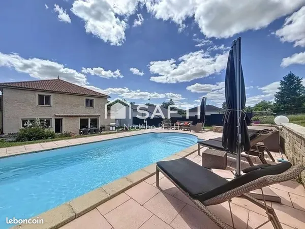 Maison 6 pièces 230 m² 