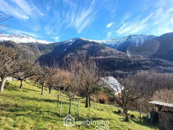 Terrain 890 m² 