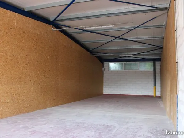 Local 1 pièce 120 m² 