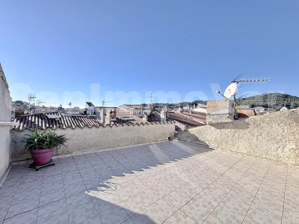 STUDIO AU 3ÈME ÉTAGE AVEC TERRASSE 