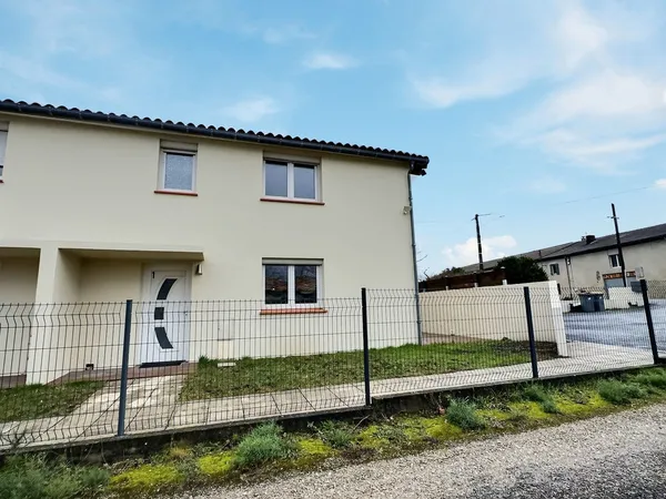 MAISON SUR DEUX NIVEAUX AVEC TERRASSE 