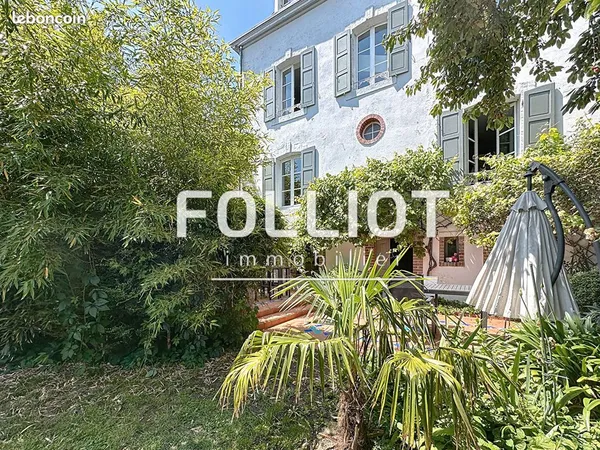 Propriété 9 pièces 200 m² 