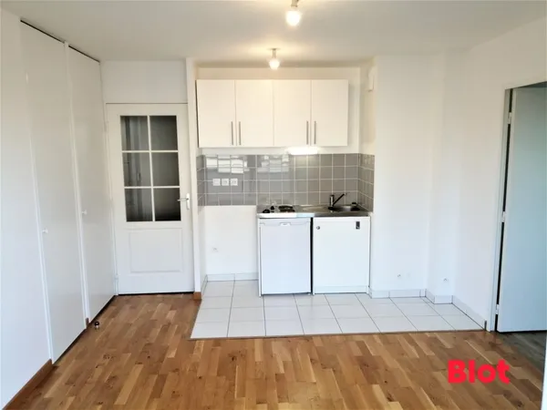 A LOUER - NOYAL CHATILLON SUR SEICHE - APPARTEMENT T1 BIS - 36 m² 