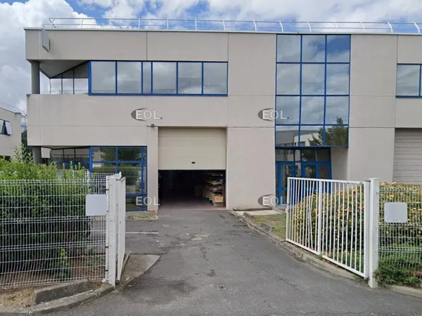 Local d'activité 366 m² 