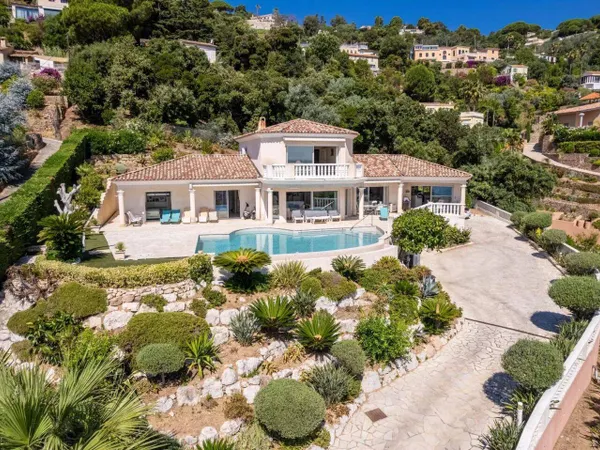 Villa 6 pièces 311 m² 