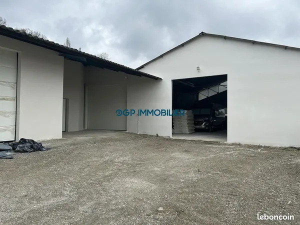 Local 105 m² Castelnau-d'Estrétefonds 
