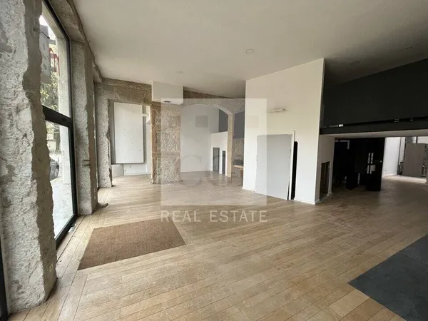 Local commercial 185 m² 