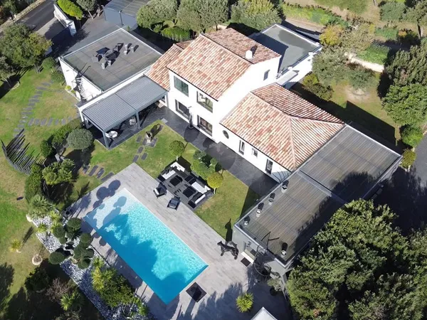 PROPRIETE D'EXCEPTION - ELEGANCE ET RAFFINEMENT - GORDES 