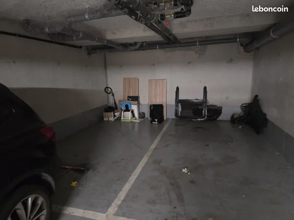 Location double parking en enfilade au sous sol d'une résidence sécurisée de 2021 à 500 m de la 