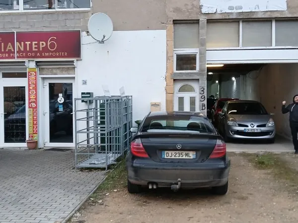 Local artisanal dépôt commerce 