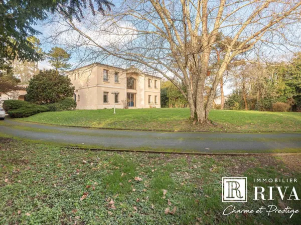 MAISON 192.50M2 SUR 3300M2 - 4 CH - SUPERBE CADRE 