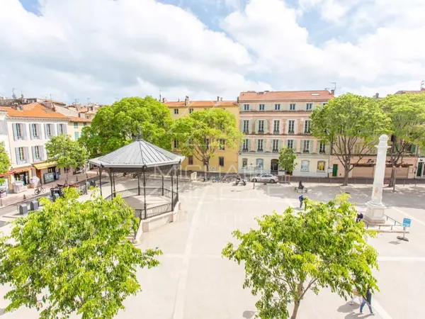 Immeuble de rapport au coeur de la Vieille Ville d'Antibes 
