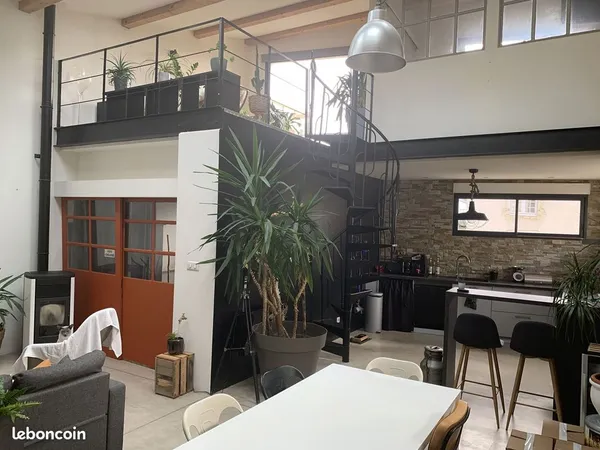 Loft 3 pièces 101 m² 