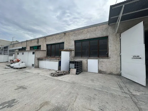 Local commercial 801 m² 