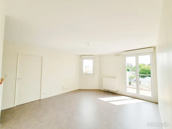 T2 de 63 m² refait à neuf avec balcon et parking 