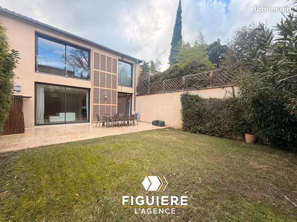 Maison 7 pièces 224 m² 