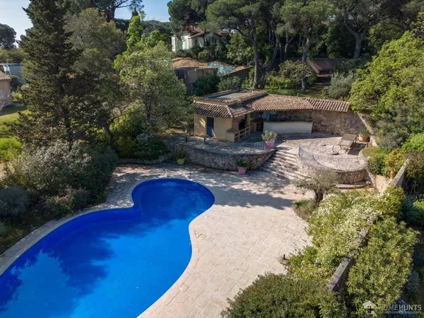 Villa 8 pièces 246 m² 