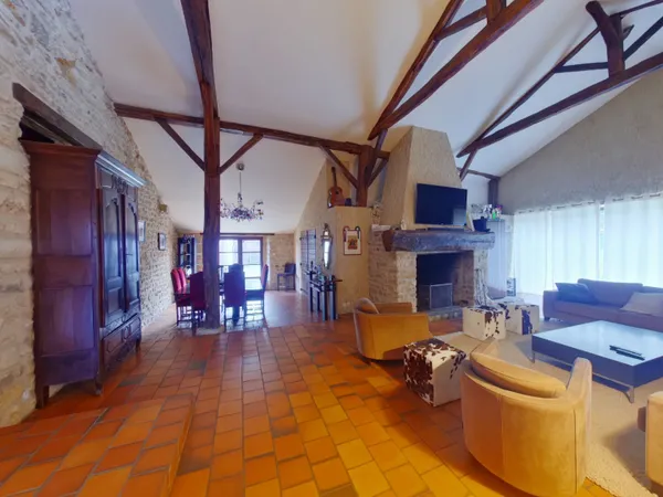 Maison et ses Dépendances à La Ferrière-Airoux 