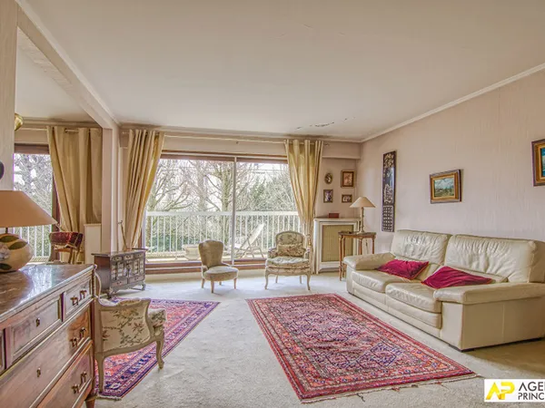 Versailles Rive-Droite Appartement 5 pièces 105.4 m² carrez situé au 1er étage avec ascenseur, 