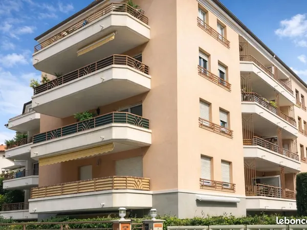 Studio 1 pièce 25 m² 