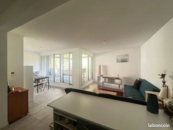 Colocation Bordeaux Centre (T3, 68m2 avec terrasse) - 600 TCC / Dispo au 21/02/26 