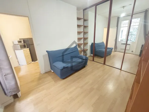 STUDIO DE 21 M² - BUTTES CHAUMONT 