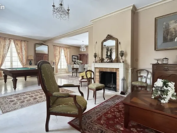Propriété 9 pièces 342 m² 