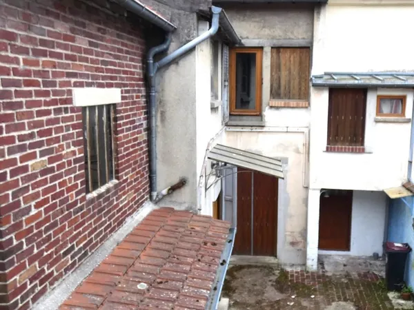 Maison à rénover sur 430 m2 de terrain... 