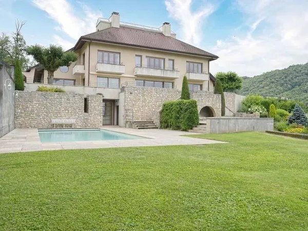 Maison 17 pièces 605 m² 