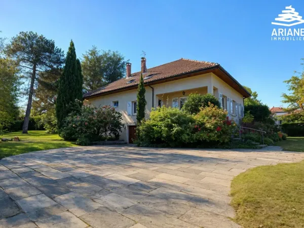 Chaponost - Hypercentre - Maison familiale sur 2 650m2 de terrai 