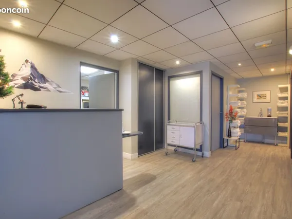 Local commercial 107 m² Saint-Genis-Pouilly 