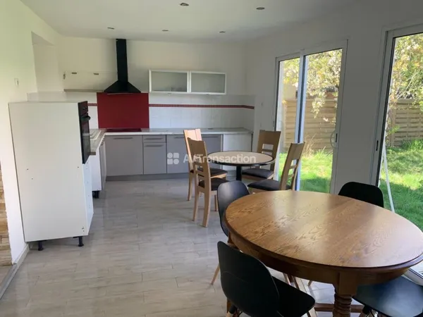 Grande maison avec 17 chambres  Ideale investisseur