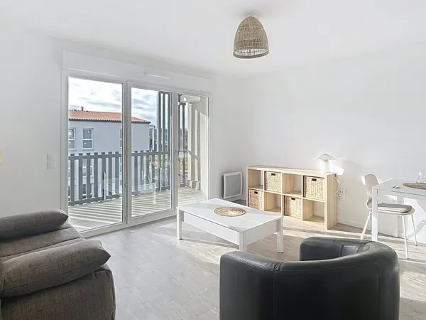 STUDIO DANS RESIDENCE NEUVE - LONS 