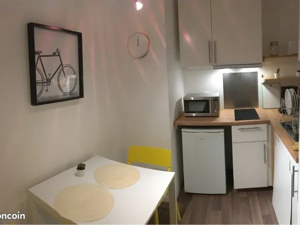 Studio meublé - Championnet / Caserne de Bonne - Dernier étage 