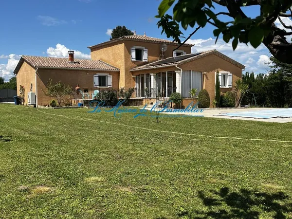 Villa 6 pièces 146 m² 