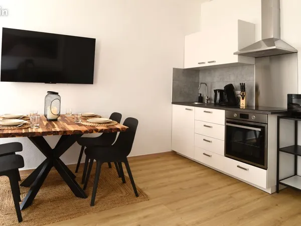BEL APPARTEMENT 3 PIECES rénové et meublé 