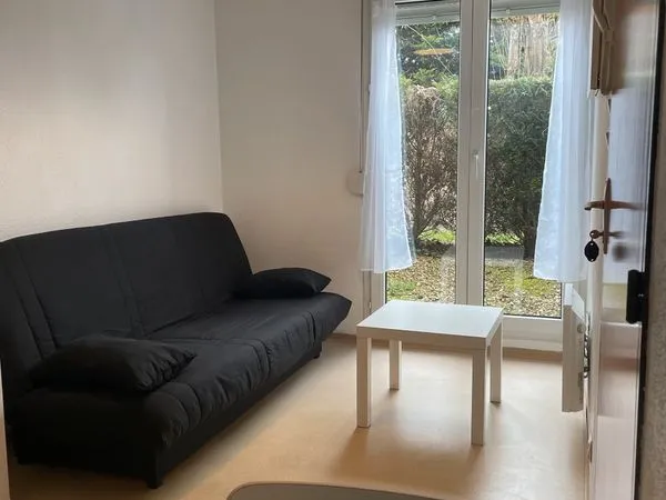Studio meublé 14m² avec cour privative + parking - Auxerre 